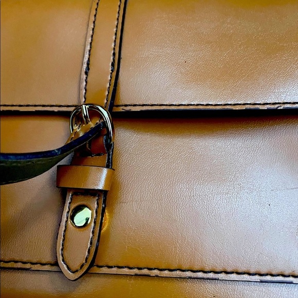 Mondani New York Faux Leather Camel Colored Shoulder Purse - Picture 8 of 11